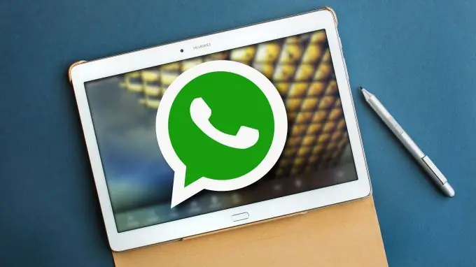 Yuav ua li cas nyeem lwm tus neeg hauv xov xwm hauv WhatsApp hauv remotely