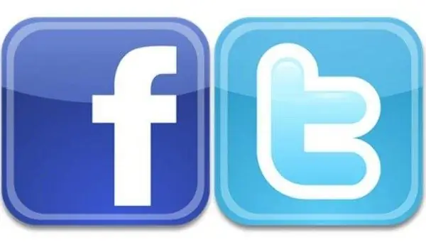 كيفية دفق twitter إلى facebook