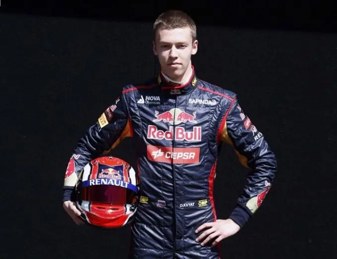 Daniil Kvyat yog tus F1 hluas kws yau tshaj plaws tau qhab nia hauv lub caij no