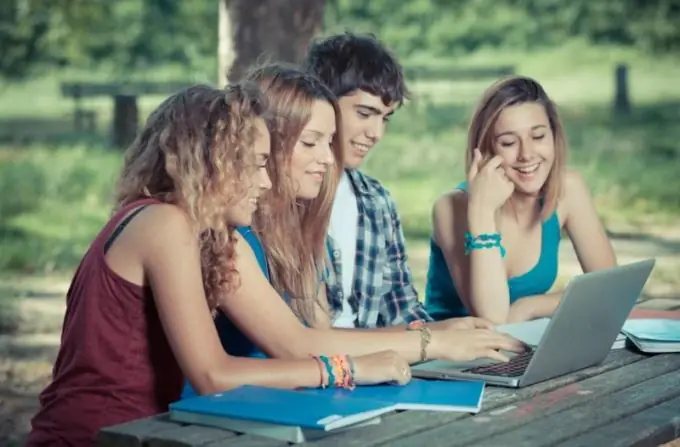 Kako poslati plaćene emotikone