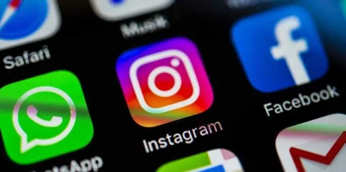 Instagram'da bir gönderi yorumunda bir kişi nasıl etiketlenir