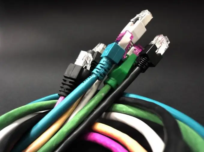 Cable d'Internet: com connectar-se a un ordinador